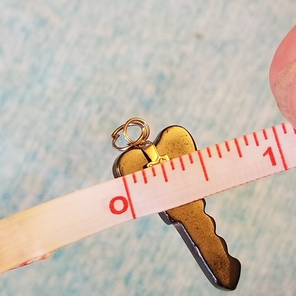 4/$20 NWT Hemalyke Key Pendant SLP White Crystal - Picture 3 of 7